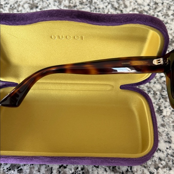 Gucci Oversized Tortoise Havana Wayfarer Sunglasses with Purple Case - Picture 7 of 16